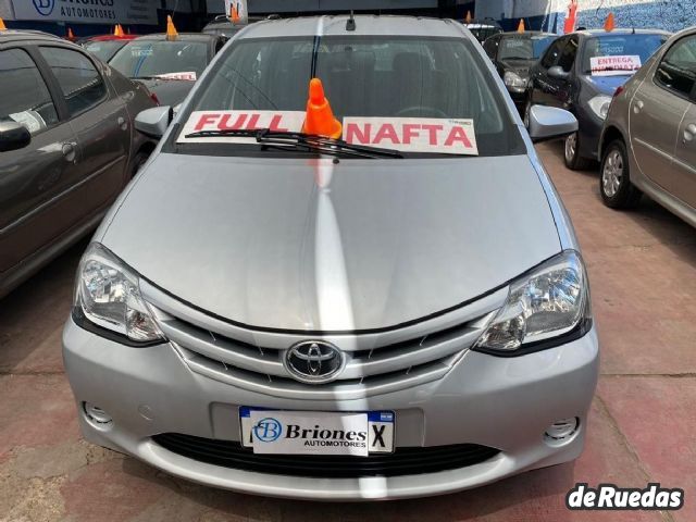 Toyota Etios Usado en Mendoza, deRuedas