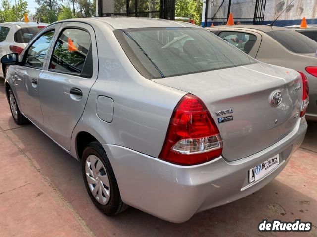 Toyota Etios Usado en Mendoza, deRuedas