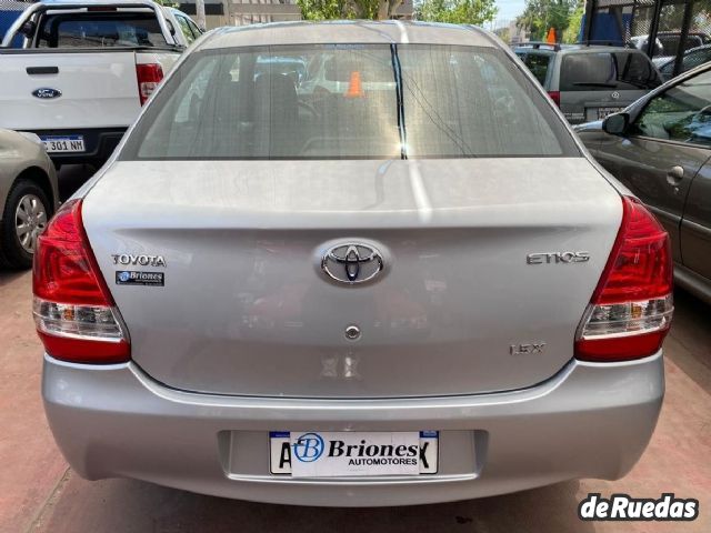 Toyota Etios Usado en Mendoza, deRuedas