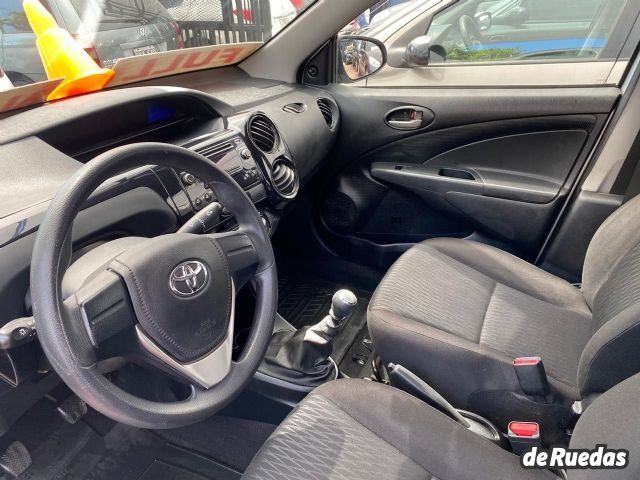 Toyota Etios Usado en Mendoza, deRuedas