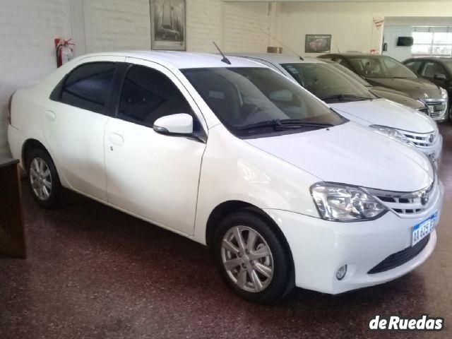 Toyota Etios Usado en Mendoza, deRuedas