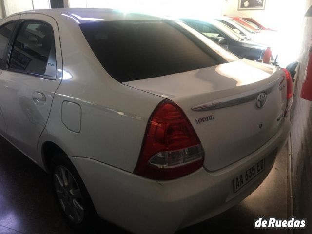 Toyota Etios Usado en Mendoza, deRuedas