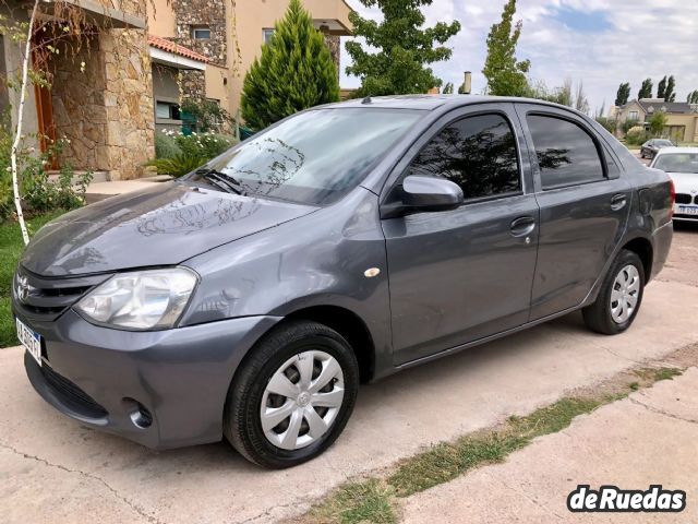 Toyota Etios Usado en Mendoza, deRuedas