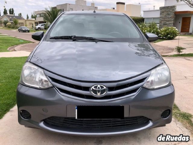 Toyota Etios Usado en Mendoza, deRuedas