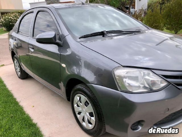 Toyota Etios Usado en Mendoza, deRuedas