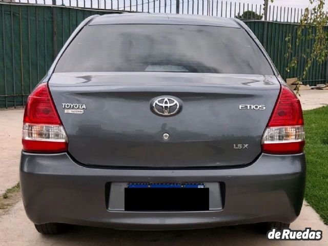 Toyota Etios Usado en Mendoza, deRuedas