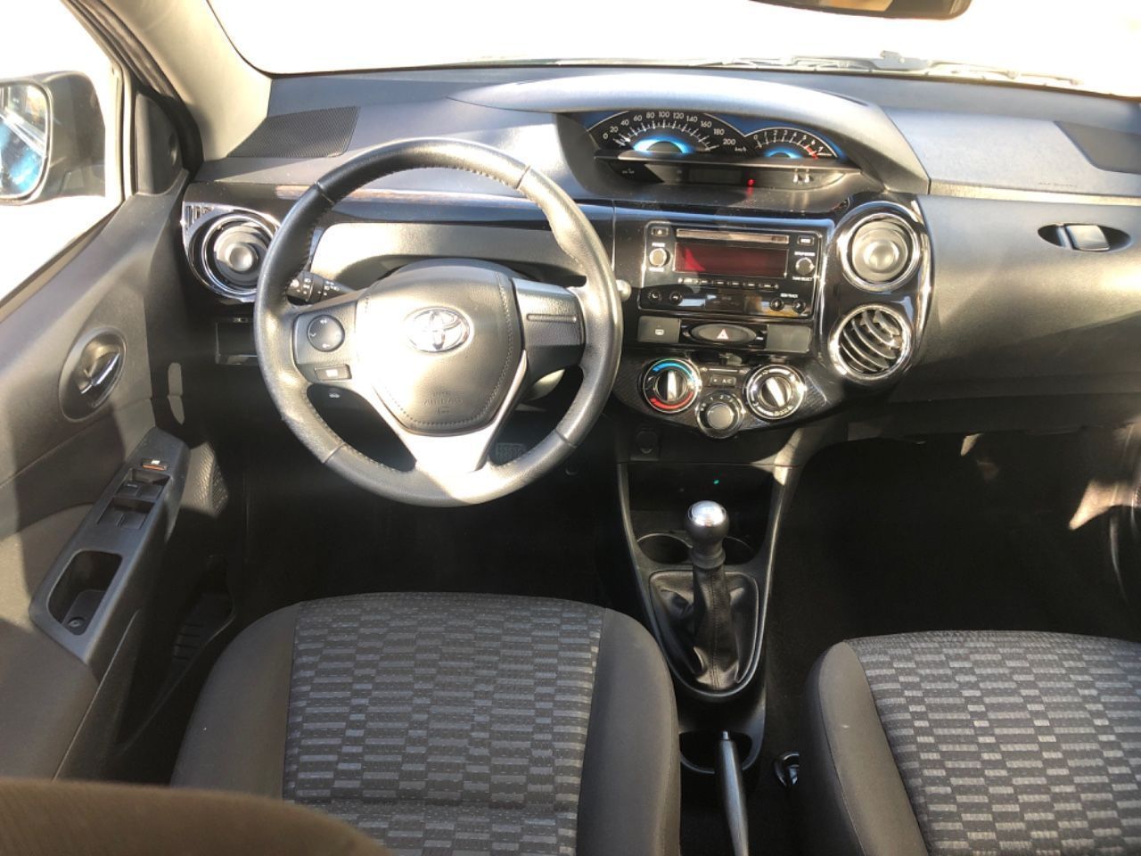 Toyota Etios Usado Financiado en Mendoza, deRuedas