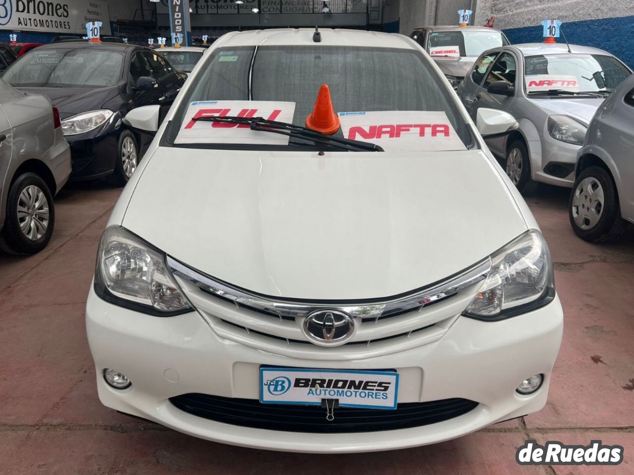 Toyota Etios Usado en Mendoza, deRuedas