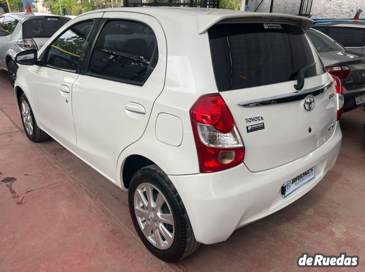 Toyota Etios Usado en Mendoza, deRuedas