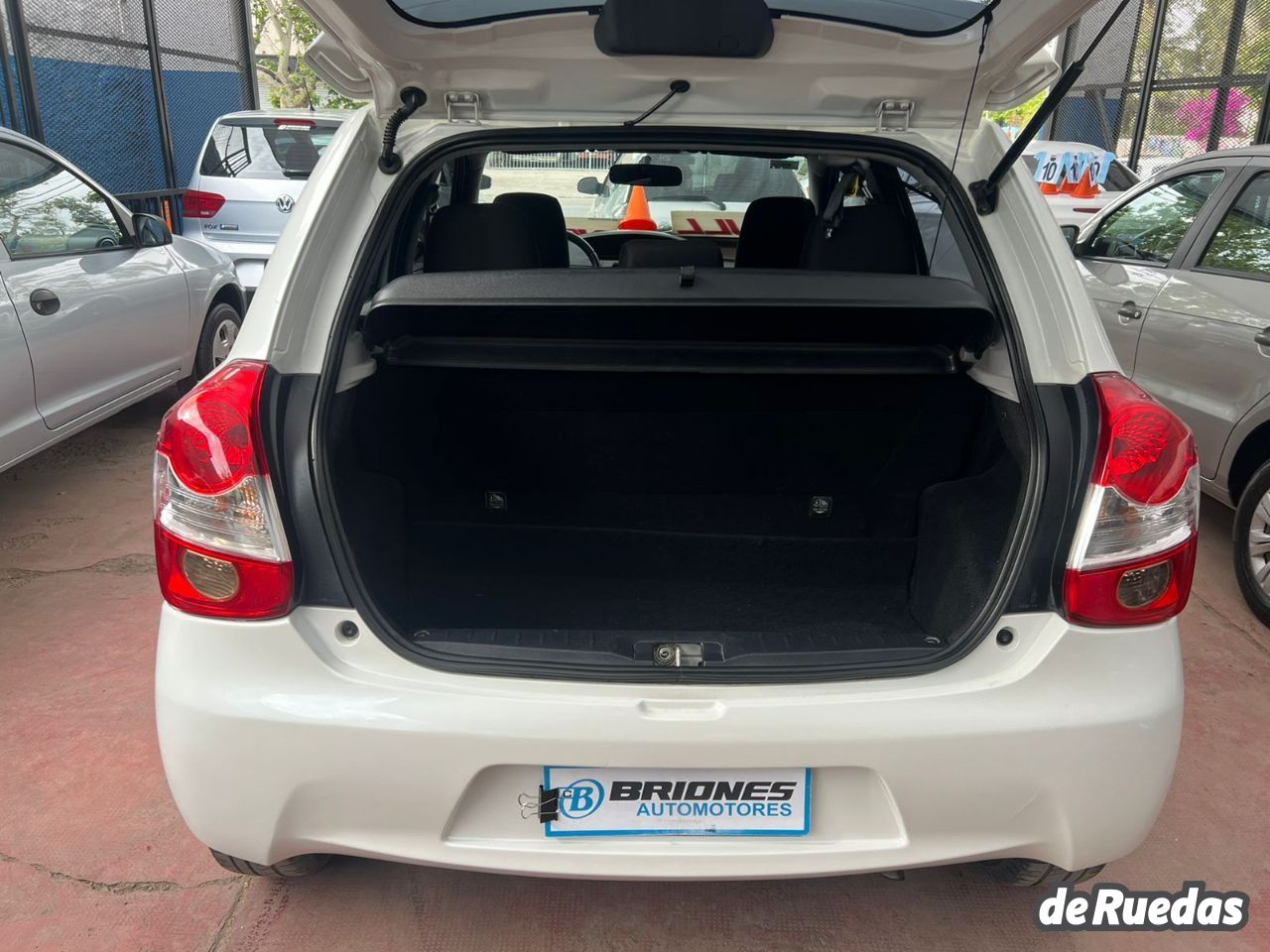 Toyota Etios Usado en Mendoza, deRuedas