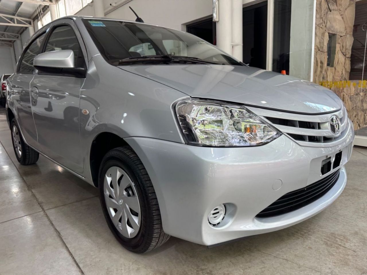 Toyota Etios Usado en Mendoza, deRuedas