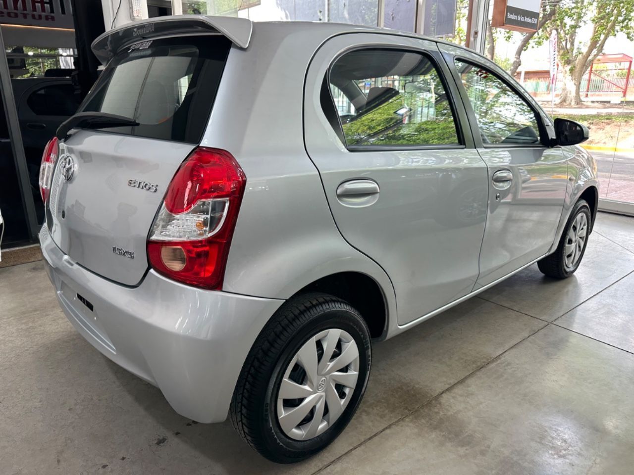 Toyota Etios Usado en Mendoza, deRuedas