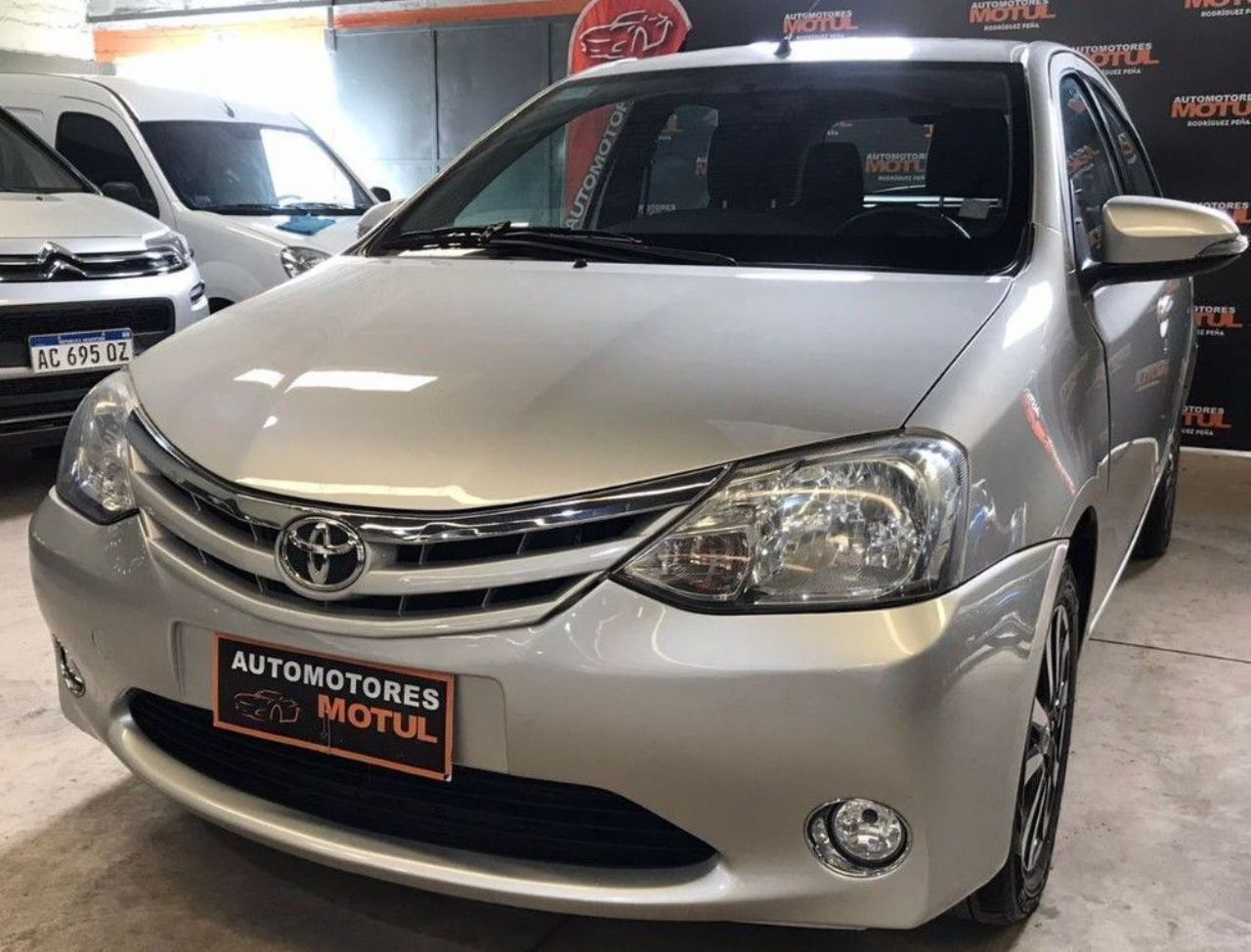 Toyota Etios Usado en Mendoza, deRuedas
