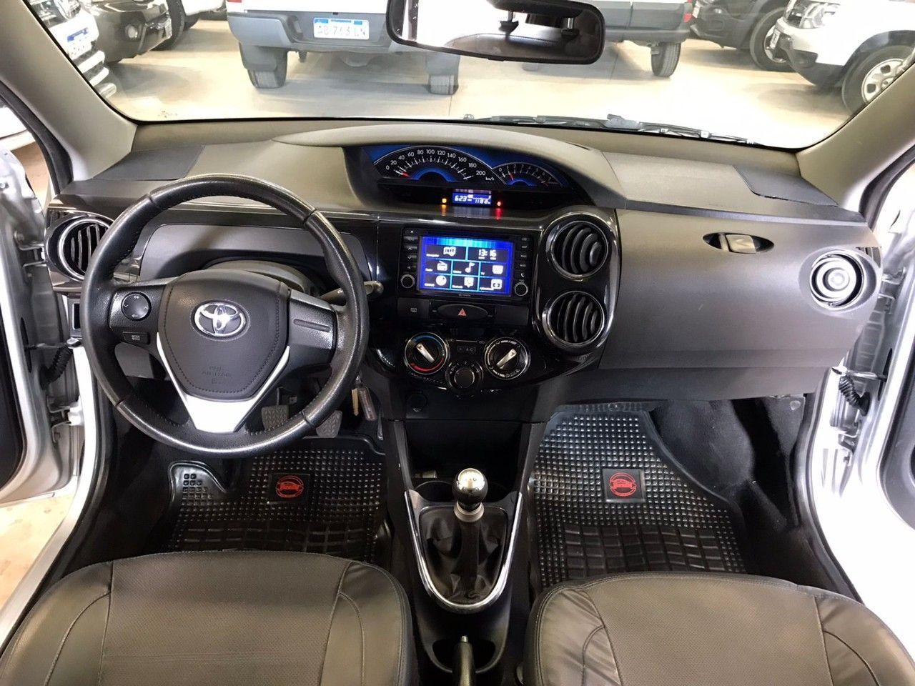 Toyota Etios Usado en Mendoza, deRuedas
