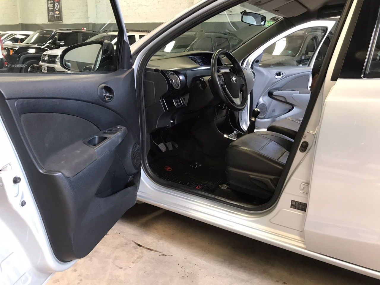 Toyota Etios Usado en Mendoza, deRuedas