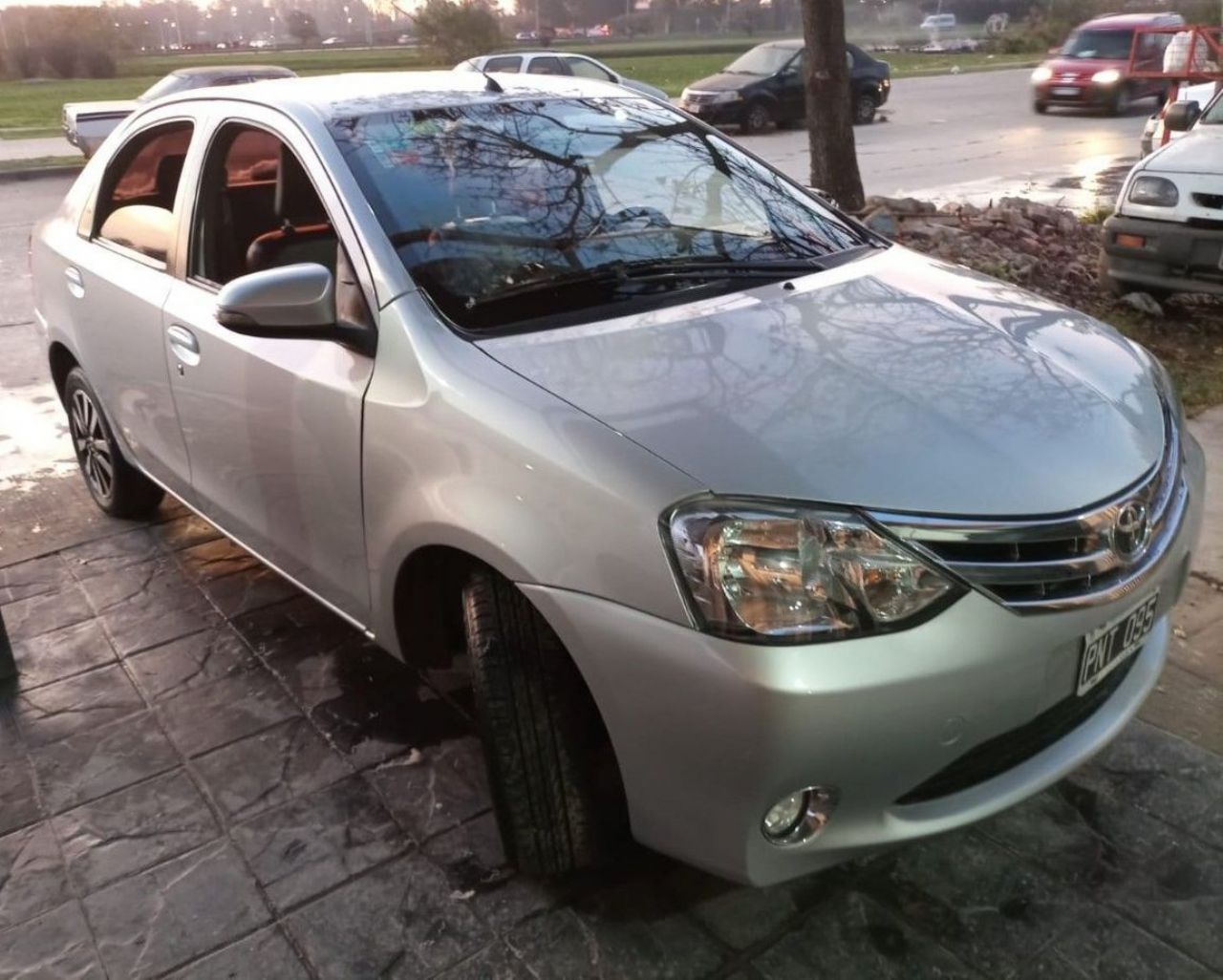 Toyota Etios Usado en Buenos Aires, deRuedas