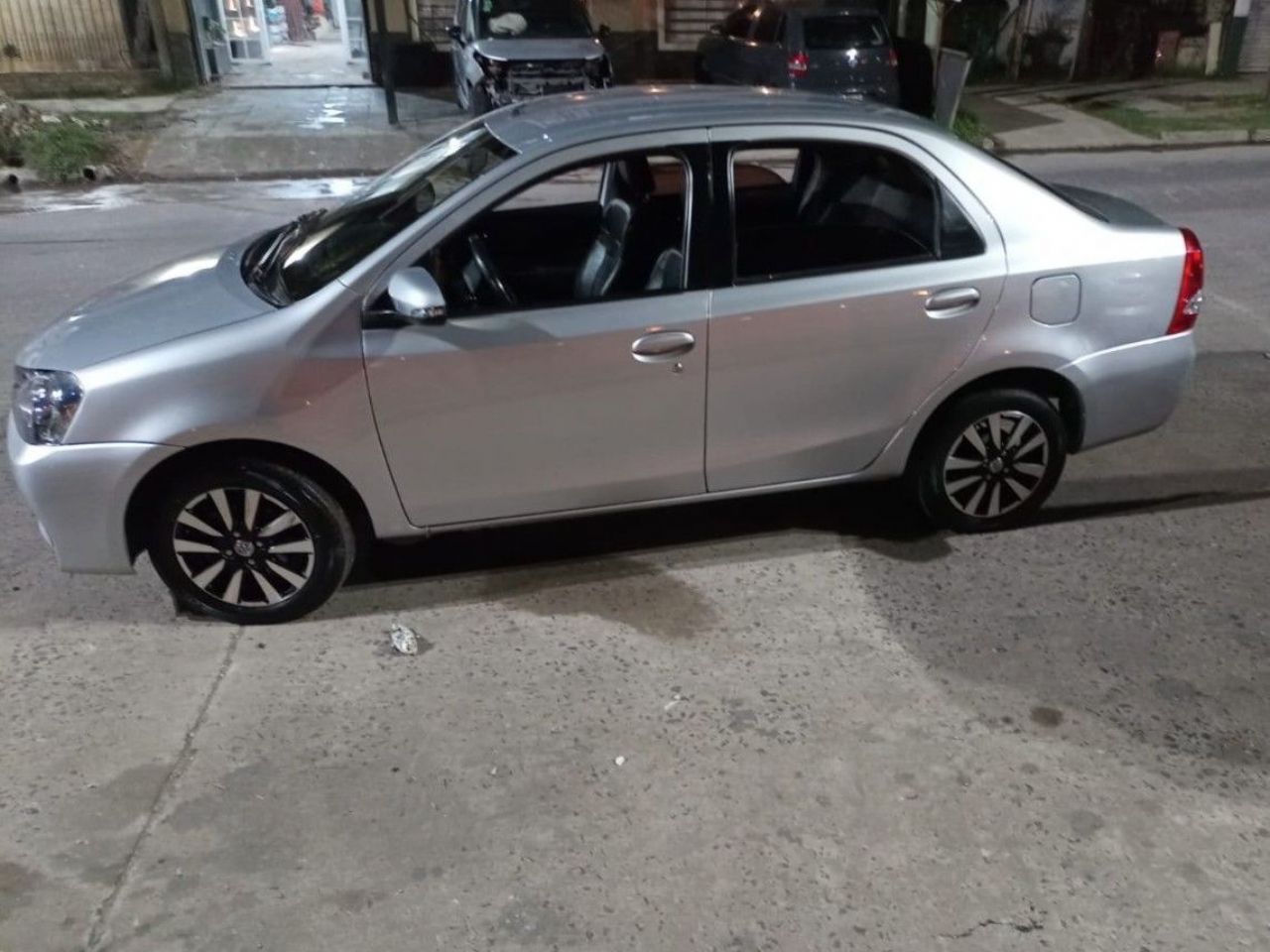 Toyota Etios Usado en Buenos Aires, deRuedas