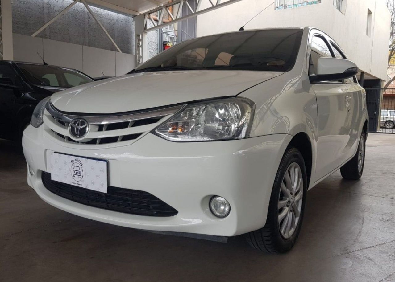 Toyota Etios Usado en Mendoza, deRuedas