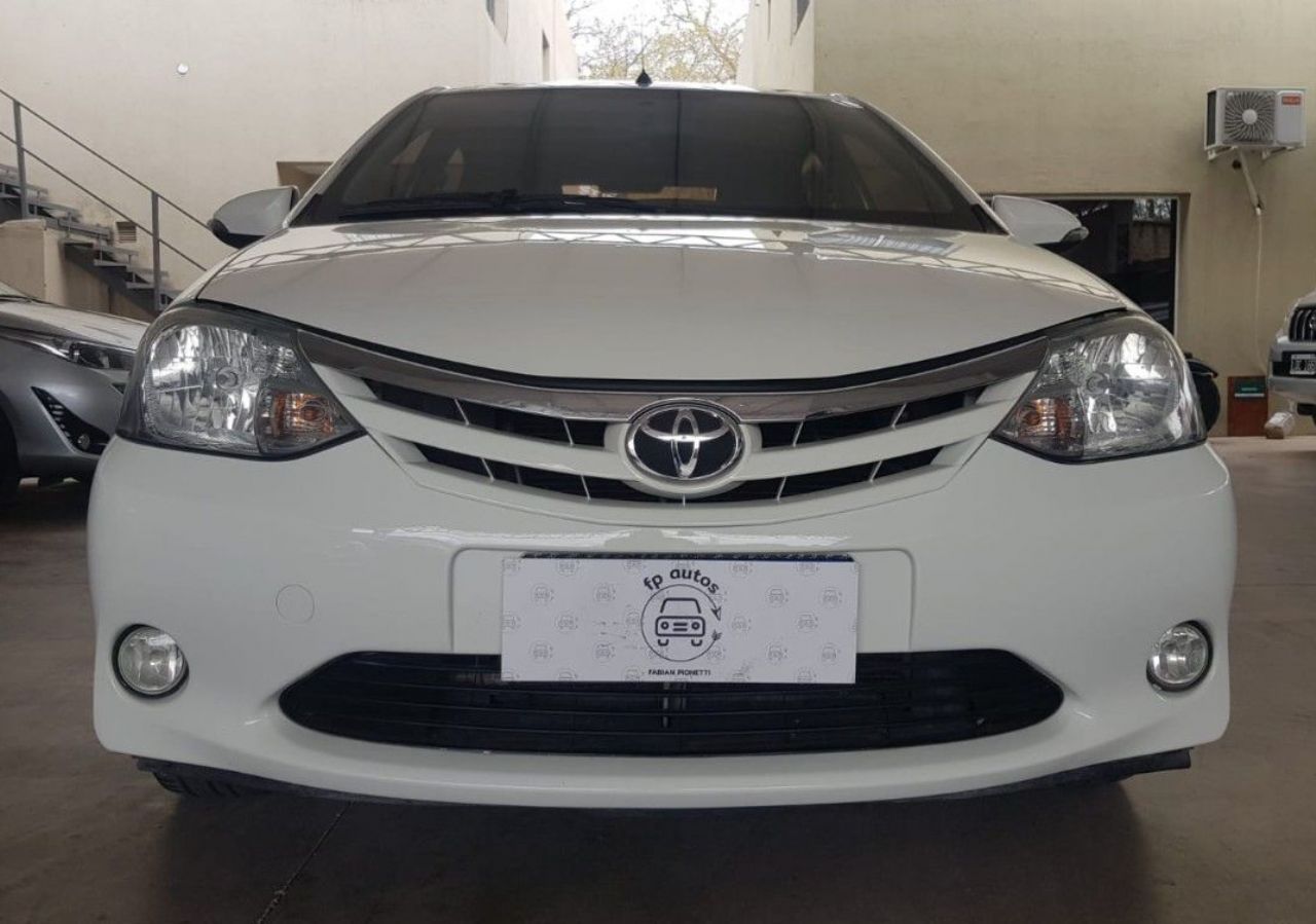 Toyota Etios Usado en Mendoza, deRuedas