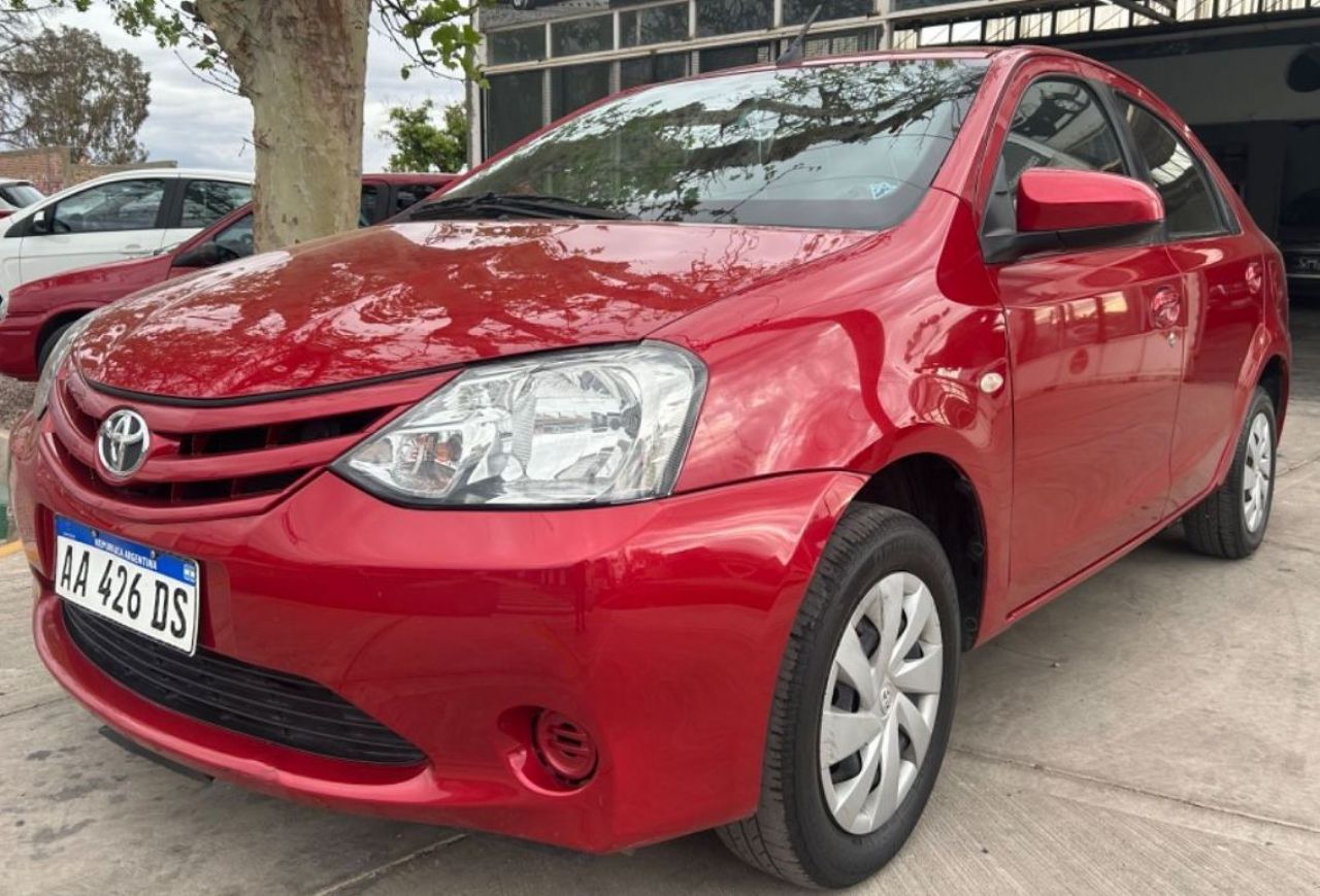 Toyota Etios Usado en Mendoza, deRuedas