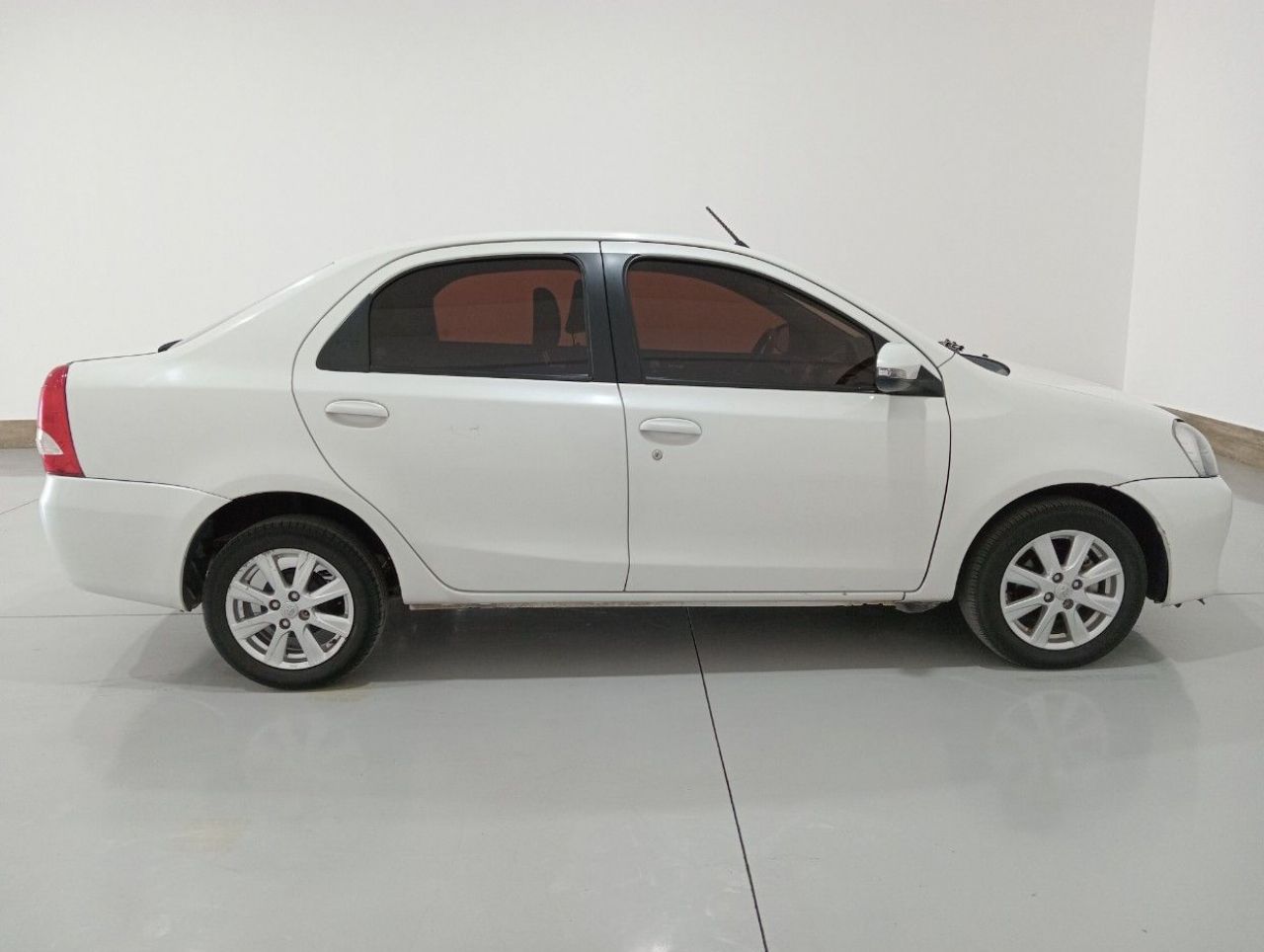 Toyota Etios Usado en Mendoza, deRuedas