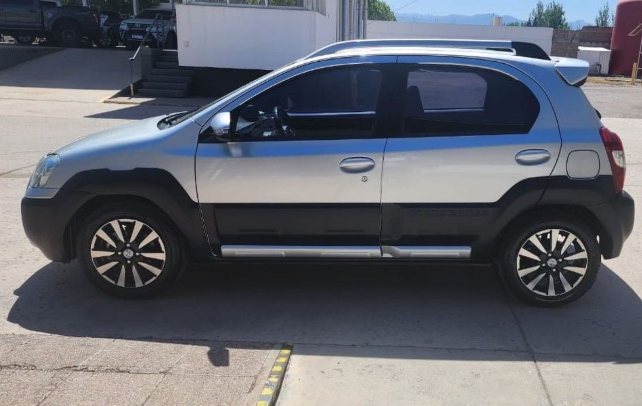 Toyota Etios Usado en Mendoza, deRuedas