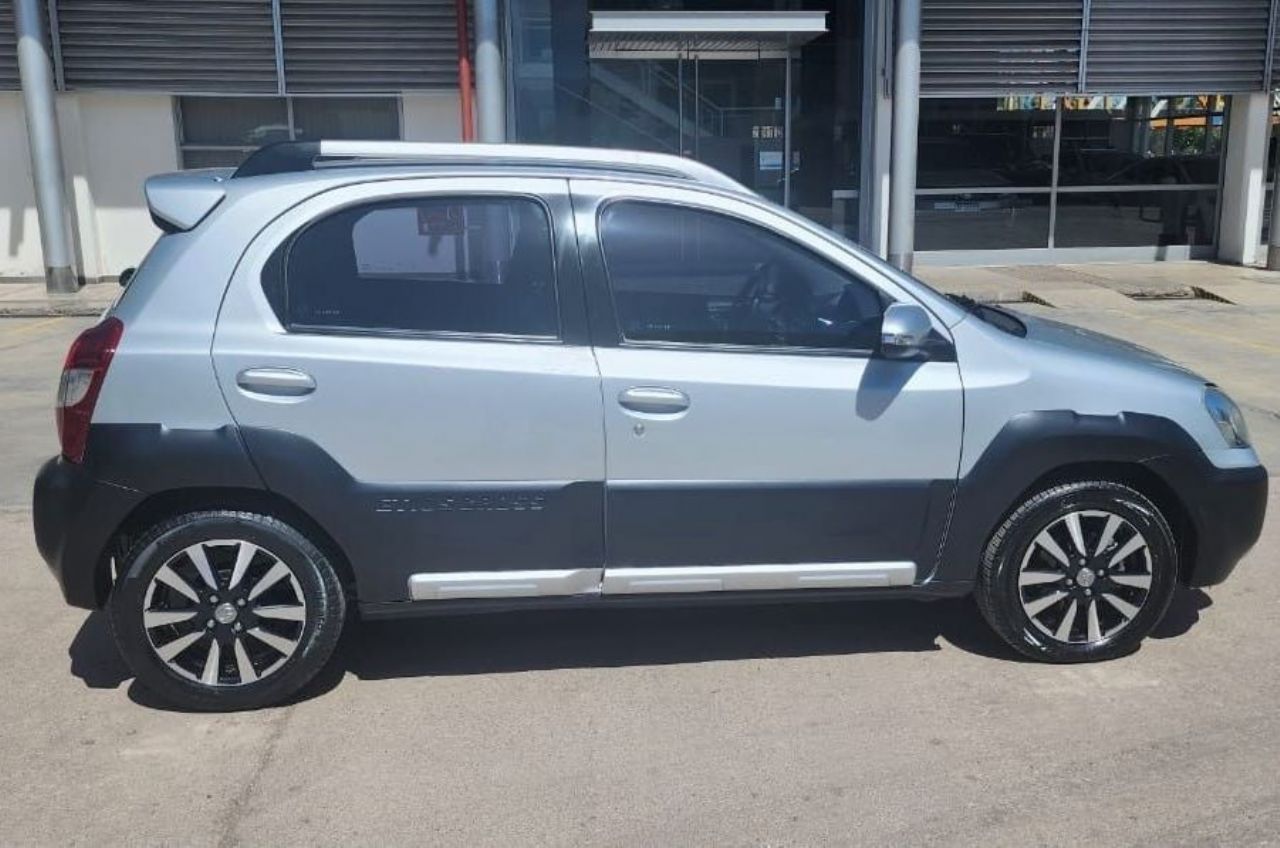 Toyota Etios Usado en Mendoza, deRuedas