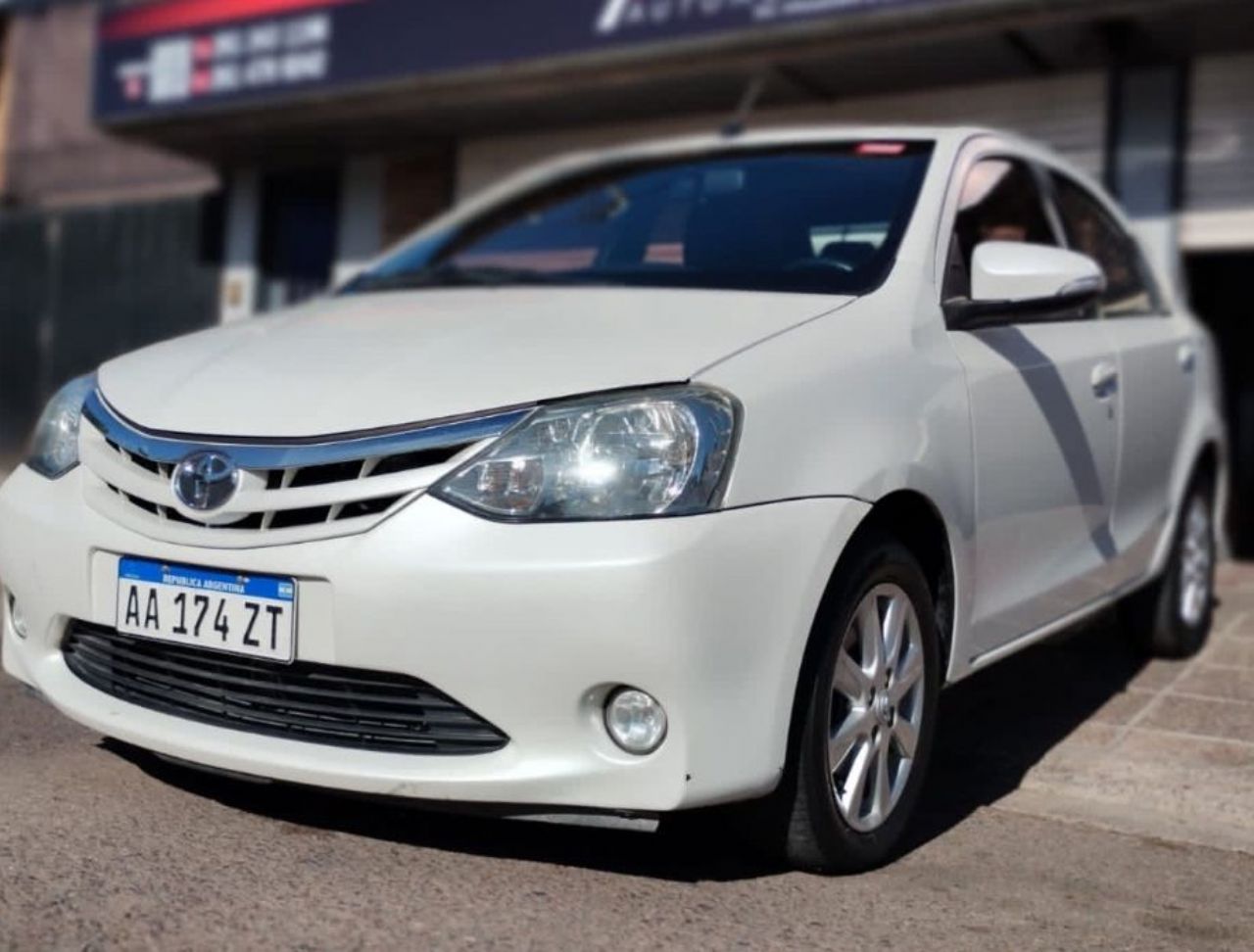 Toyota Etios Usado en Mendoza, deRuedas