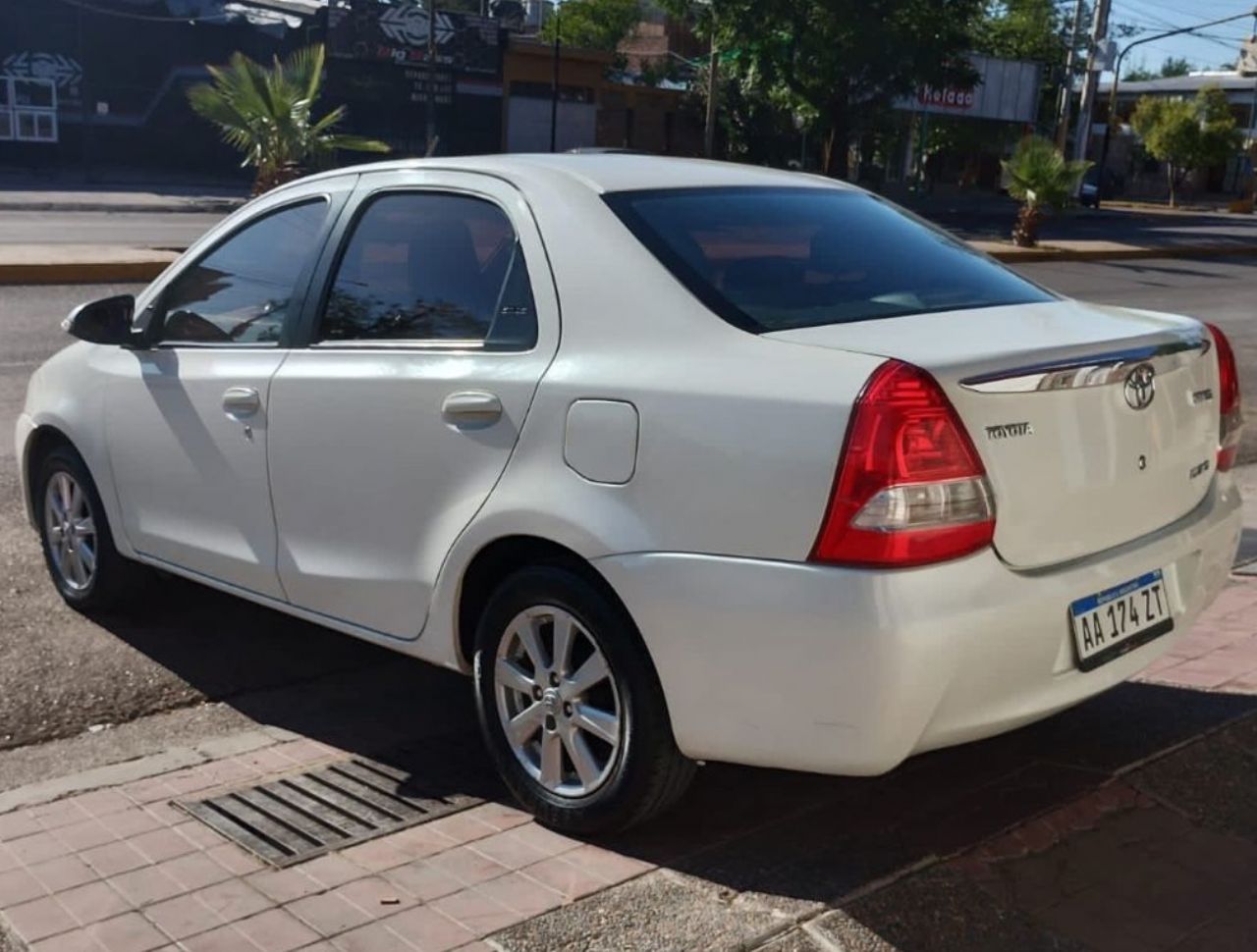 Toyota Etios Usado en Mendoza, deRuedas