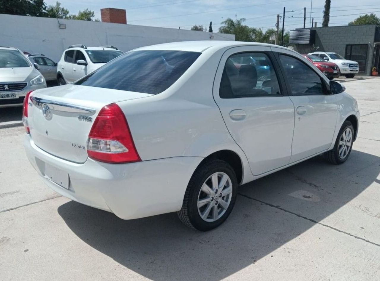 Toyota Etios Usado en Córdoba, deRuedas