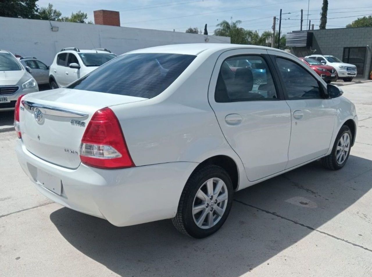 Toyota Etios Usado en Córdoba, deRuedas