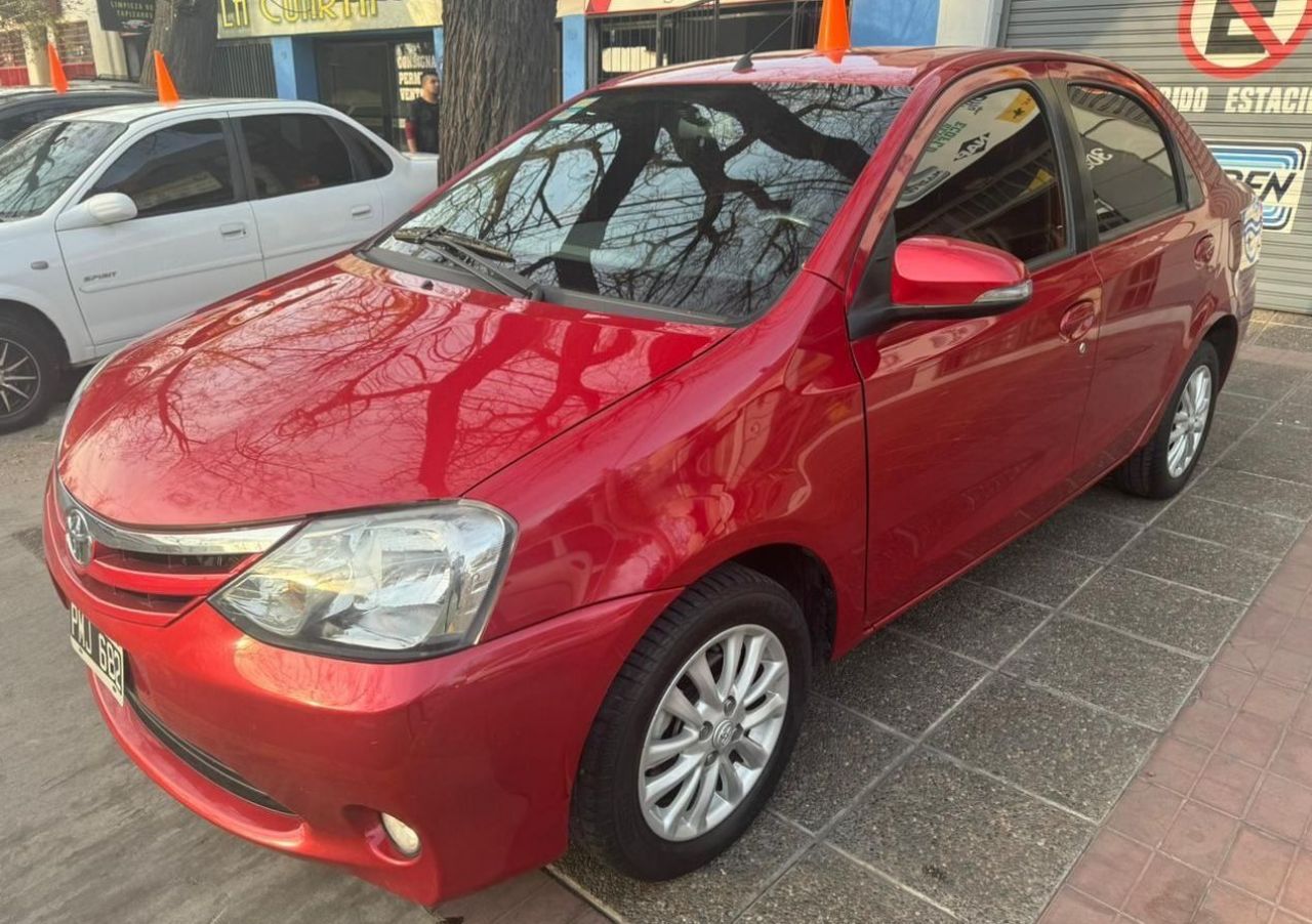 Toyota Etios Usado en Mendoza, deRuedas