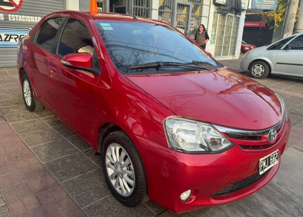 Toyota Etios Usado en Mendoza, deRuedas