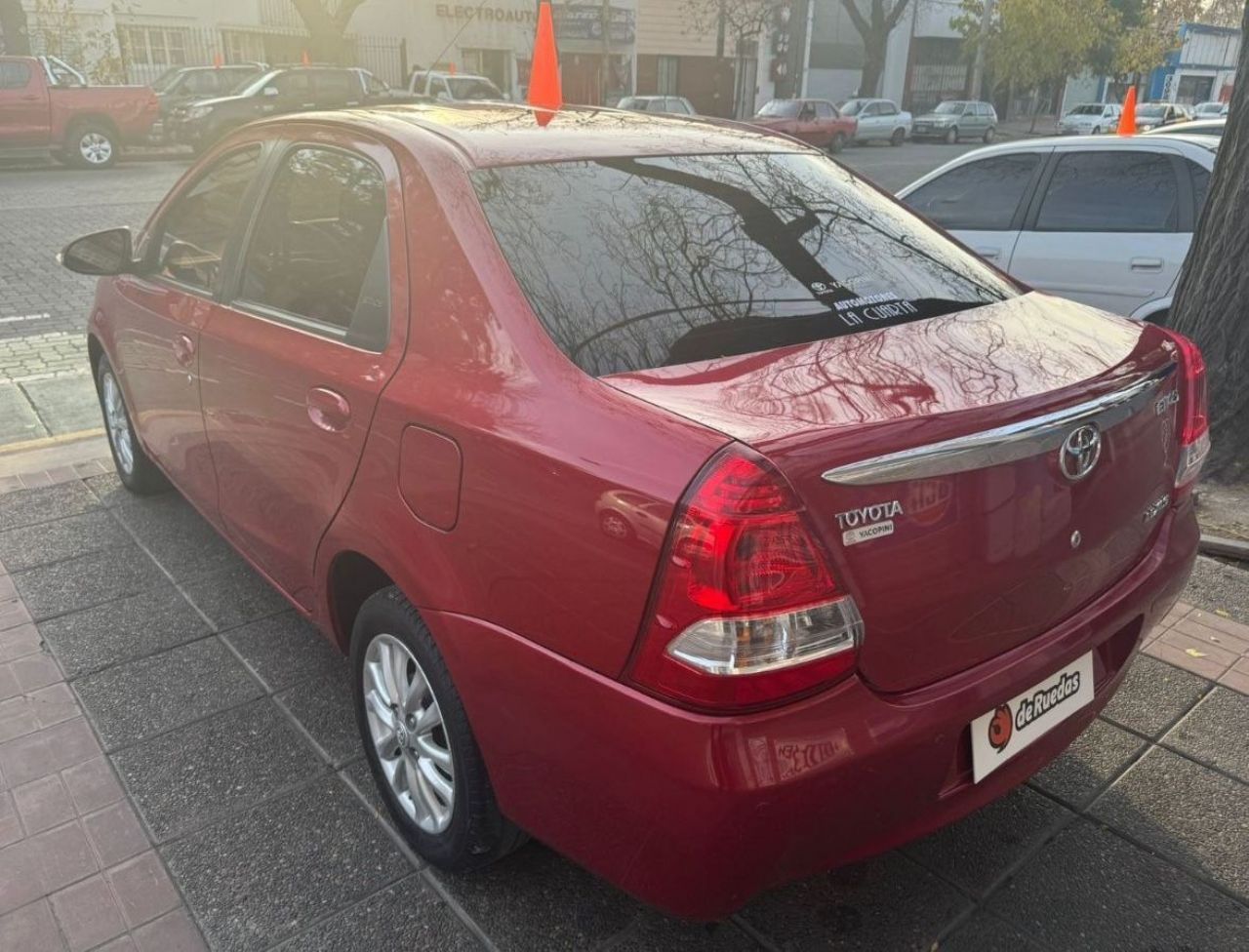 Toyota Etios Usado en Mendoza, deRuedas