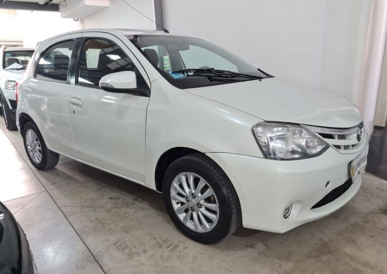 Toyota Etios Usado en Mendoza, deRuedas