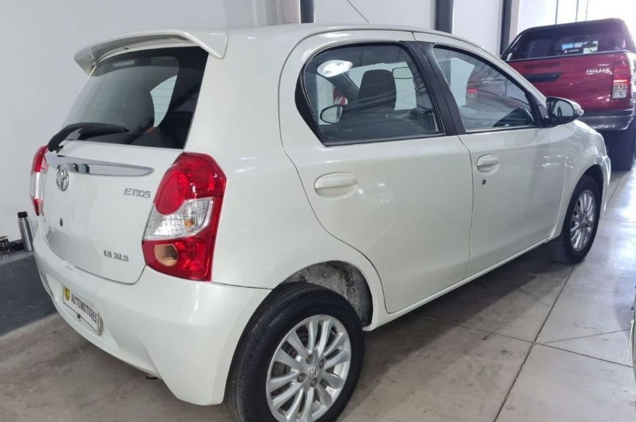 Toyota Etios Usado en Mendoza, deRuedas