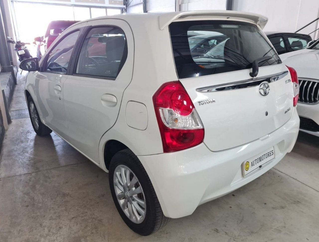 Toyota Etios Usado en Mendoza, deRuedas