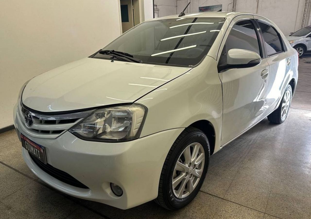 Toyota Etios Usado Financiado en Mendoza, deRuedas