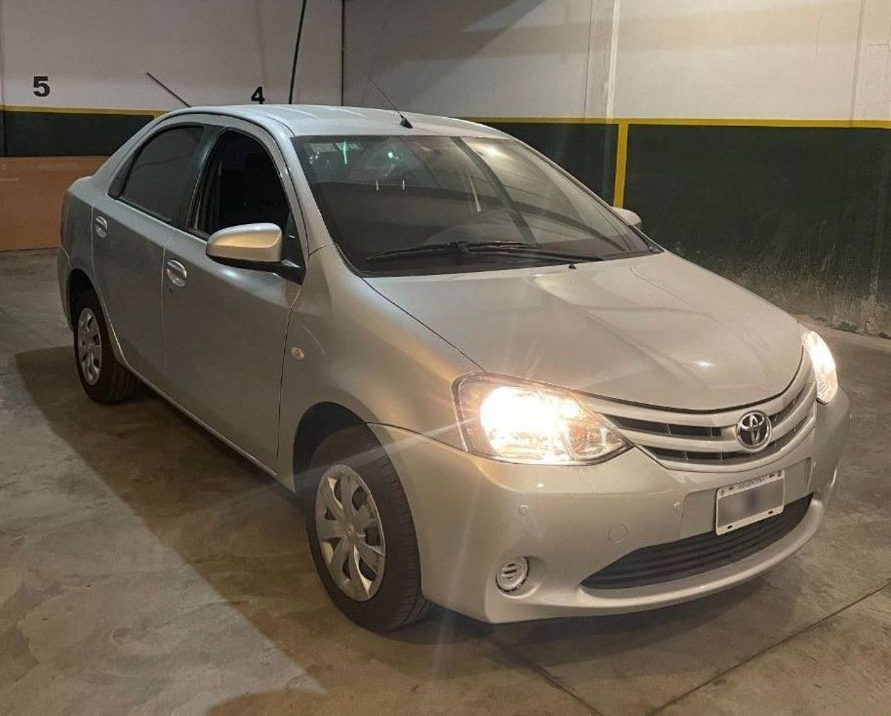 Toyota Etios Usado en Buenos Aires, deRuedas