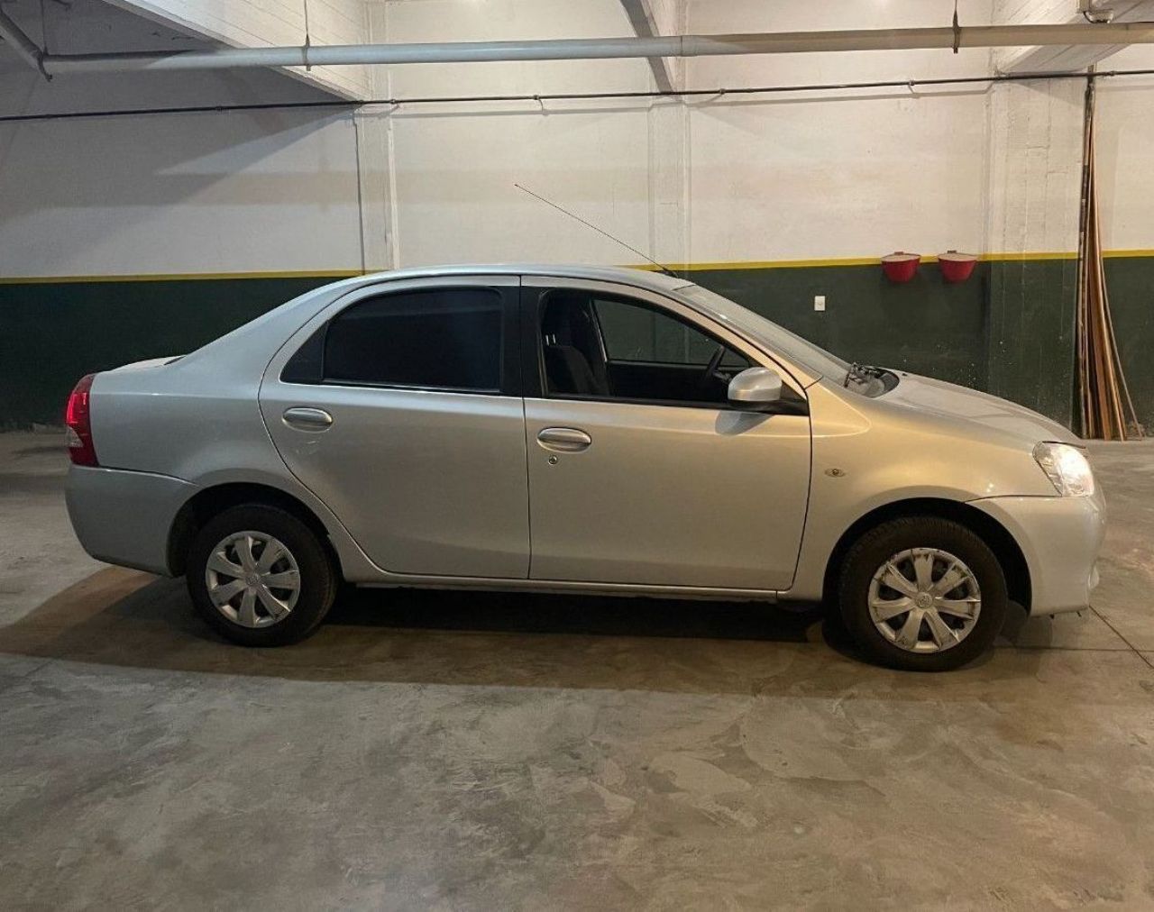 Toyota Etios Usado en Buenos Aires, deRuedas