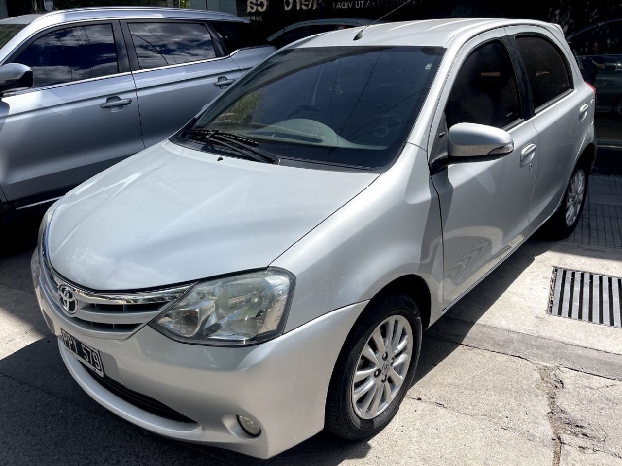 Toyota Etios Usado en Mendoza, deRuedas