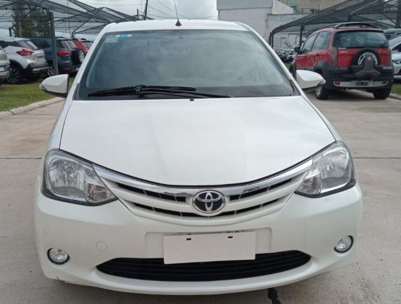 Toyota Etios Usado Financiado en Córdoba, deRuedas