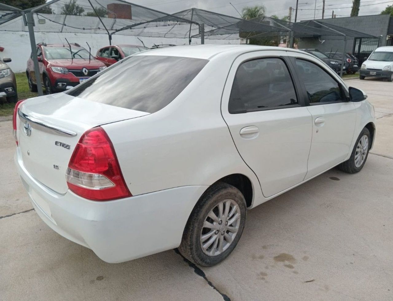 Toyota Etios Usado Financiado en Córdoba, deRuedas