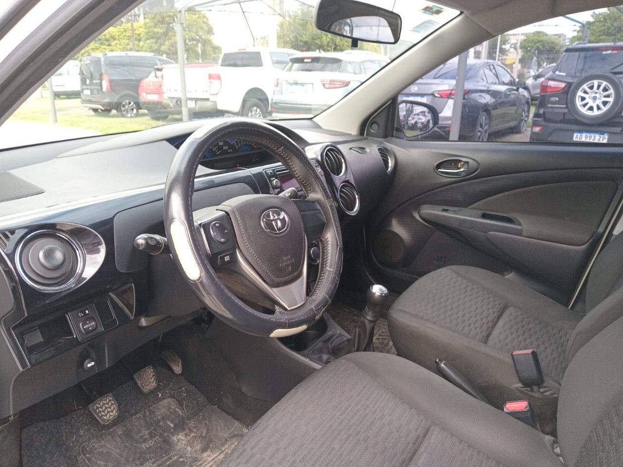 Toyota Etios Usado en Córdoba, deRuedas