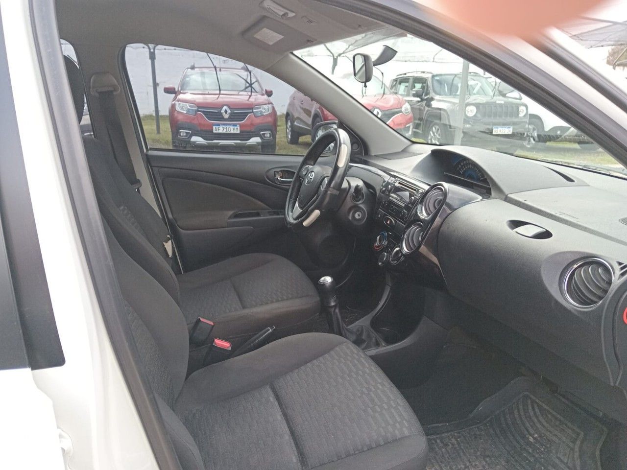 Toyota Etios Usado Financiado en Córdoba, deRuedas