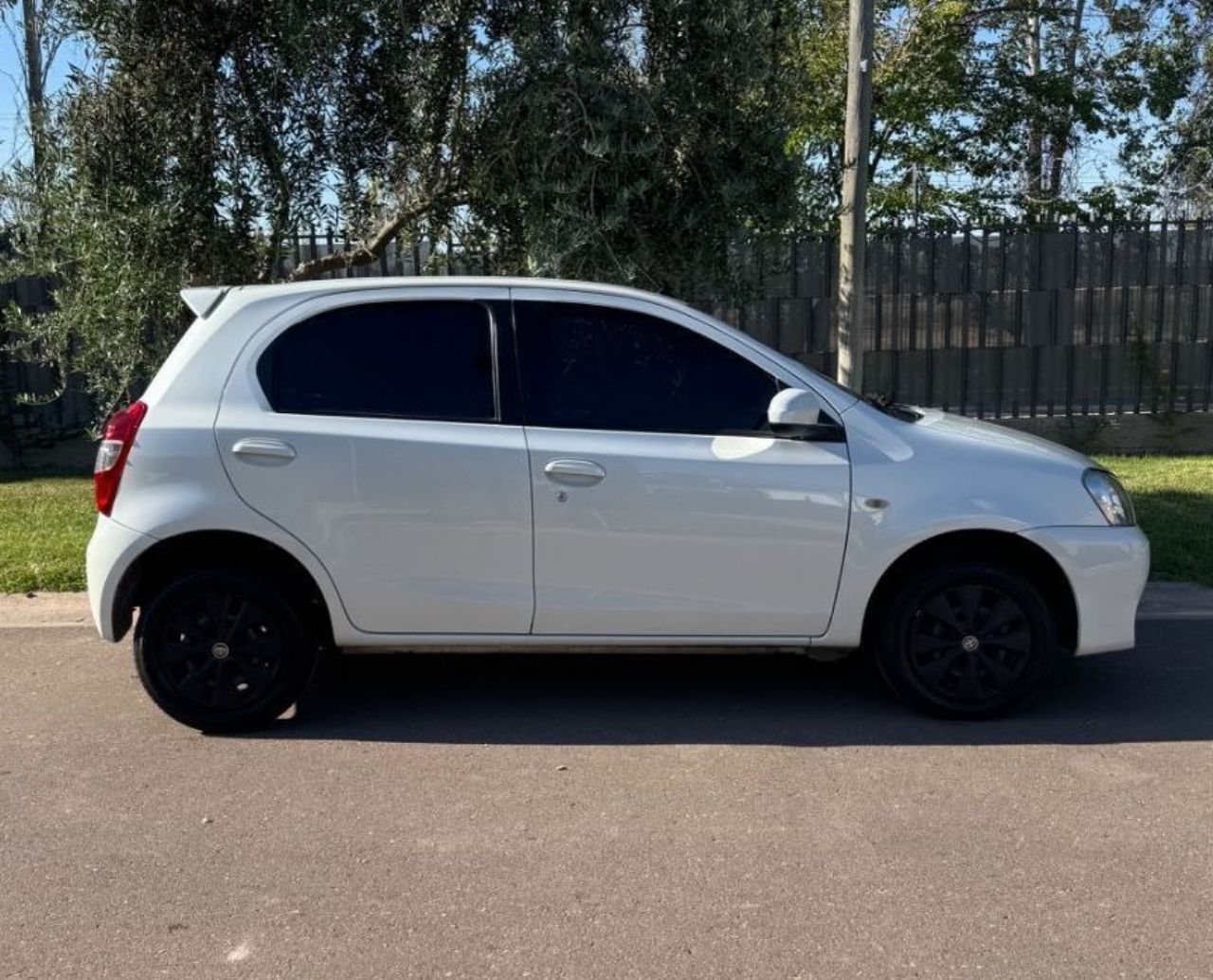 Toyota Etios Usado en Mendoza, deRuedas