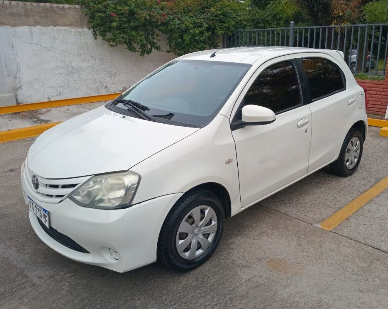Toyota Etios Usado en Buenos Aires, deRuedas