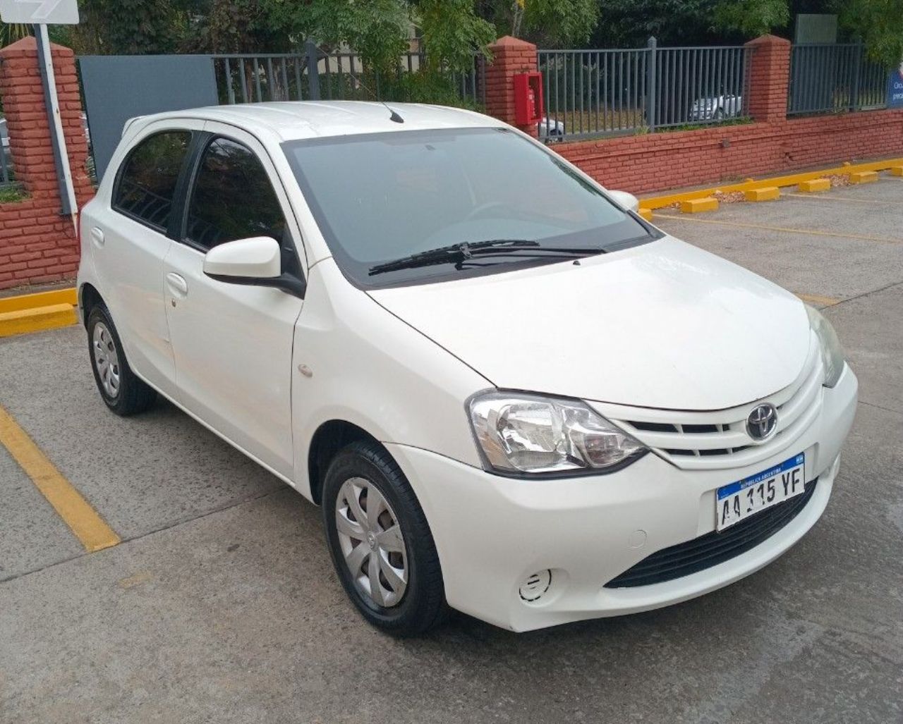 Toyota Etios Usado en Buenos Aires, deRuedas