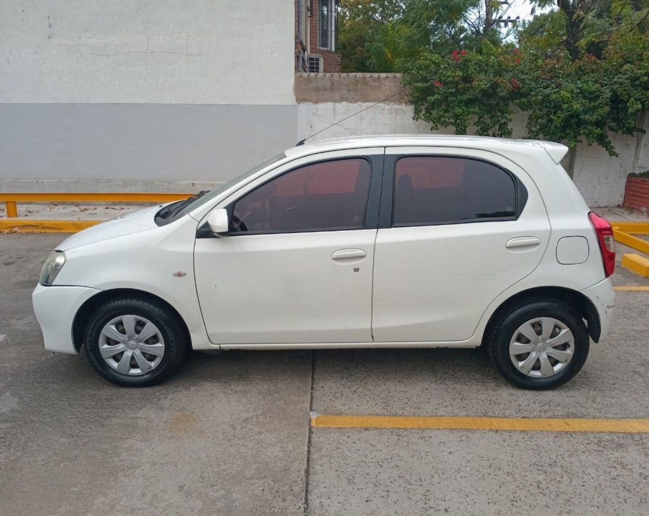 Toyota Etios Usado en Buenos Aires, deRuedas