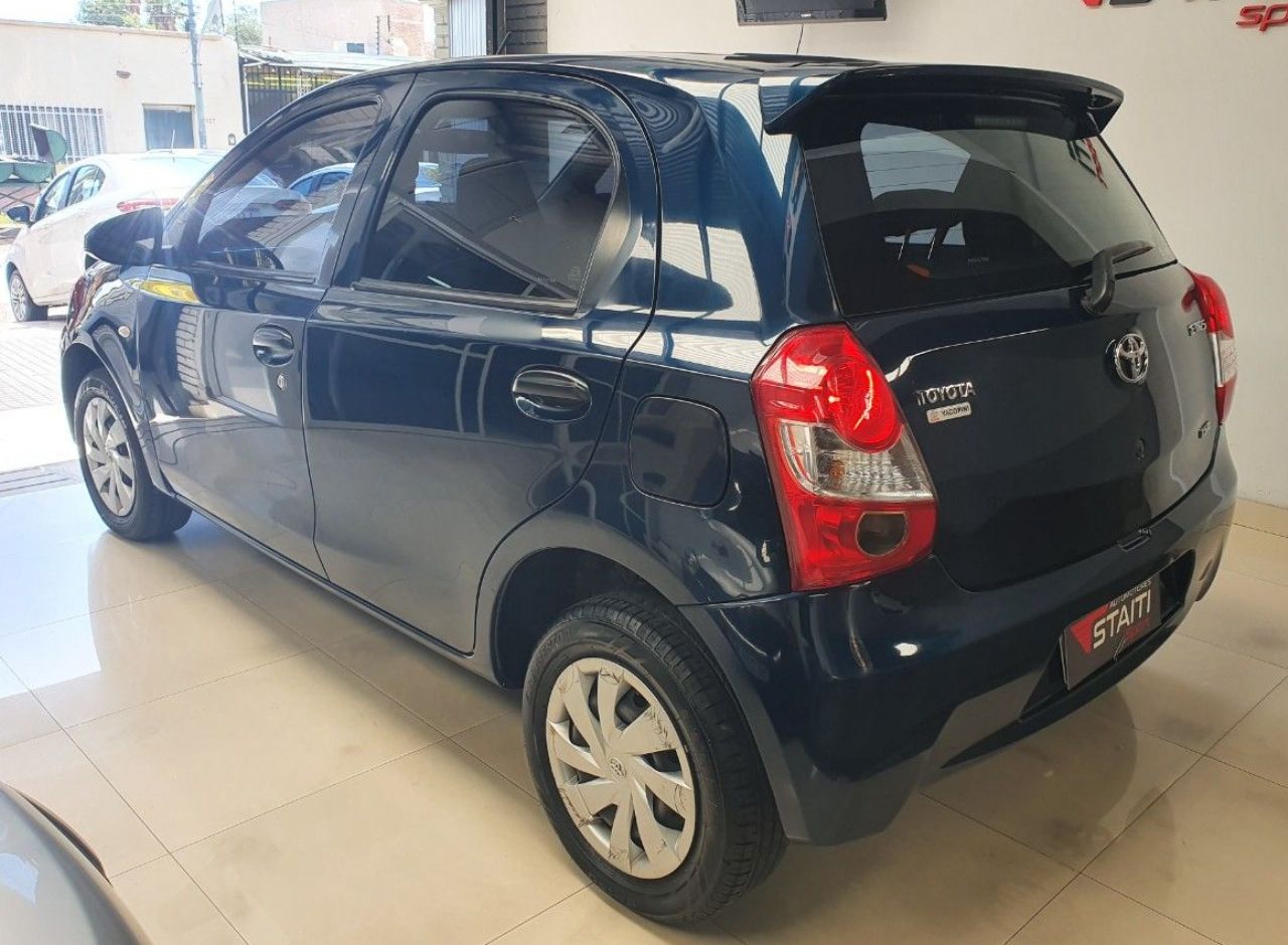 Toyota Etios Usado Financiado en Mendoza, deRuedas